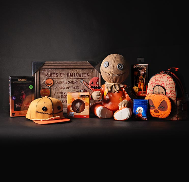 <p>TRICK 'R TREAT</p><p>HALLOWEEN GIVEAWAY</p>